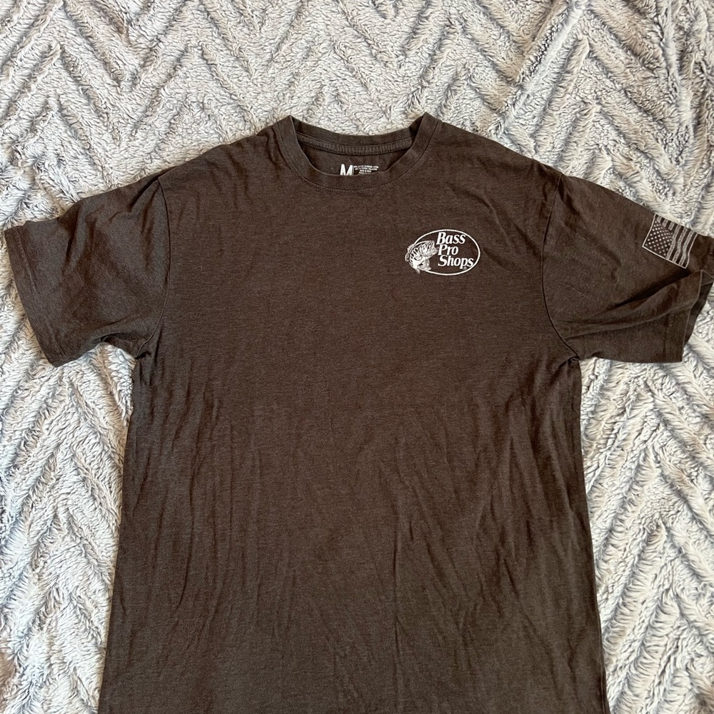 Bass Pro Shops graphic Tee Shirt Dogs short sleeve flag men's medium - Picture 3 of 5